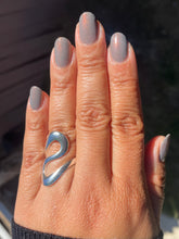 Load image into Gallery viewer, Humble Bee Polish - acillateM