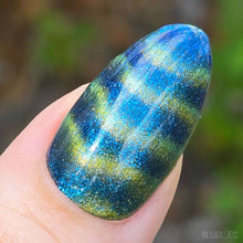 Load image into Gallery viewer, Rain Dance Lacquer - Chrysochus - MAGNETIC