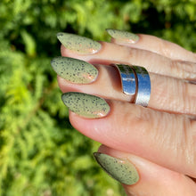 Load image into Gallery viewer, Ribbits - The Art of Metal