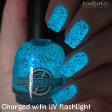 Load image into Gallery viewer, Victorian Varnish - TIME TO SHINE - GITD