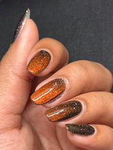 Load image into Gallery viewer, Rain Dance Lacquer - Orodruin - MAGNETIC
