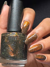 Load image into Gallery viewer, Rain Dance Lacquer - Orodruin - MAGNETIC
