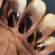 Load image into Gallery viewer, Rain Dance Lacquer - Violet Crumble - MAGNETIC
