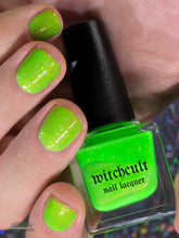 Load image into Gallery viewer, Witchcult Nail Lacquer - Poison Apple Taffy
