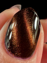 Load image into Gallery viewer, Rain Dance Lacquer - Violet Crumble - MAGNETIC
