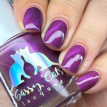 Load image into Gallery viewer, Sassy Cats Lacquer - Atomic Amethyst - MAGNETIC
