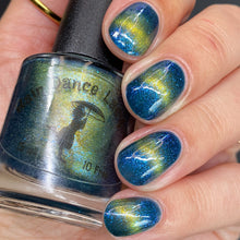 Load image into Gallery viewer, Rain Dance Lacquer - Chrysochus - MAGNETIC
