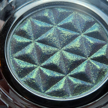 Load image into Gallery viewer, Paradox - Medusa- MULTICHROME EYESHADOW
