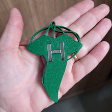 Load image into Gallery viewer, Nothing Basic - Leaf Of Lothlórien - MAGNET
