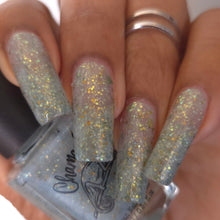 Load image into Gallery viewer, Chamaeleon Nails - Revealed in Daylight - SOLAR
