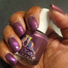 Load image into Gallery viewer, Sassy Cats Lacquer - Atomic Amethyst - MAGNETIC

