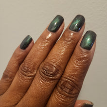 Load image into Gallery viewer, Sassy Cats Lacquer - The Glowing Sea - MAGNETIC
