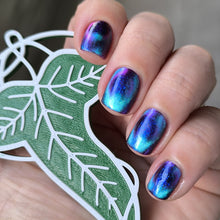 Load image into Gallery viewer, Nothing Basic - Leaf Of Lothlórien - MAGNET
