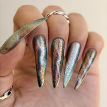 Load image into Gallery viewer, Phoenix - The Supreme Witch - MAGNETIC
