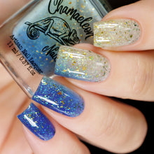 Load image into Gallery viewer, Chamaeleon Nails - Revealed in Daylight - SOLAR
