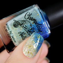 Load image into Gallery viewer, Chamaeleon Nails - Revealed in Daylight - SOLAR
