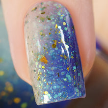 Load image into Gallery viewer, Chamaeleon Nails - Revealed in Daylight - SOLAR
