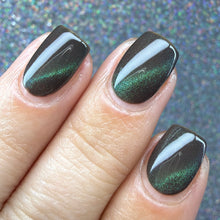 Load image into Gallery viewer, Sassy Cats Lacquer - The Glowing Sea - MAGNETIC
