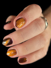 Load image into Gallery viewer, Rain Dance Lacquer - Violet Crumble - MAGNETIC
