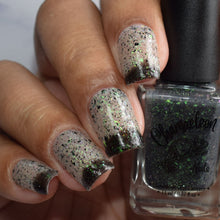 Load image into Gallery viewer, Chamaeleon Nails - Daryl&#39;s Hunt
