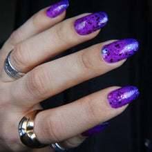 Load image into Gallery viewer, Chamaeleon Nails - Gloomweaver - THERMAL
