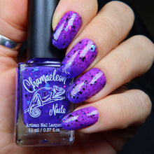 Load image into Gallery viewer, Chamaeleon Nails - Gloomweaver - THERMAL
