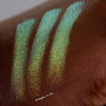 Load image into Gallery viewer, Paradox - Medusa- MULTICHROME EYESHADOW

