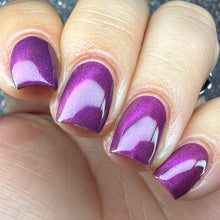 Load image into Gallery viewer, Sassy Cats Lacquer - Atomic Amethyst - MAGNETIC
