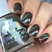Load image into Gallery viewer, Sassy Cats Lacquer - The Glowing Sea - MAGNETIC
