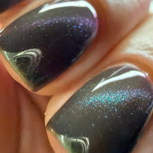Load image into Gallery viewer, Sassy Cats Lacquer - The Glowing Sea - MAGNETIC
