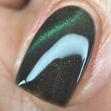 Load image into Gallery viewer, Sassy Cats Lacquer - The Glowing Sea - MAGNETIC
