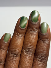 Load image into Gallery viewer, Cracked Polish - Floater Skin - MAGNETIC
