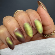 Load image into Gallery viewer, Victorian Varnish - CADOU CLAWS - MAGNETIC
