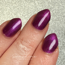 Load image into Gallery viewer, Sassy Cats Lacquer - Atomic Amethyst - MAGNETIC
