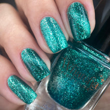 Load image into Gallery viewer, Whatcha Nail Polish - Lothlórien Leaf - MAGNETIC
