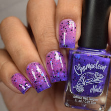 Load image into Gallery viewer, Chamaeleon Nails - Gloomweaver - THERMAL
