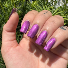 Load image into Gallery viewer, Sassy Cats Lacquer - Atomic Amethyst - MAGNETIC
